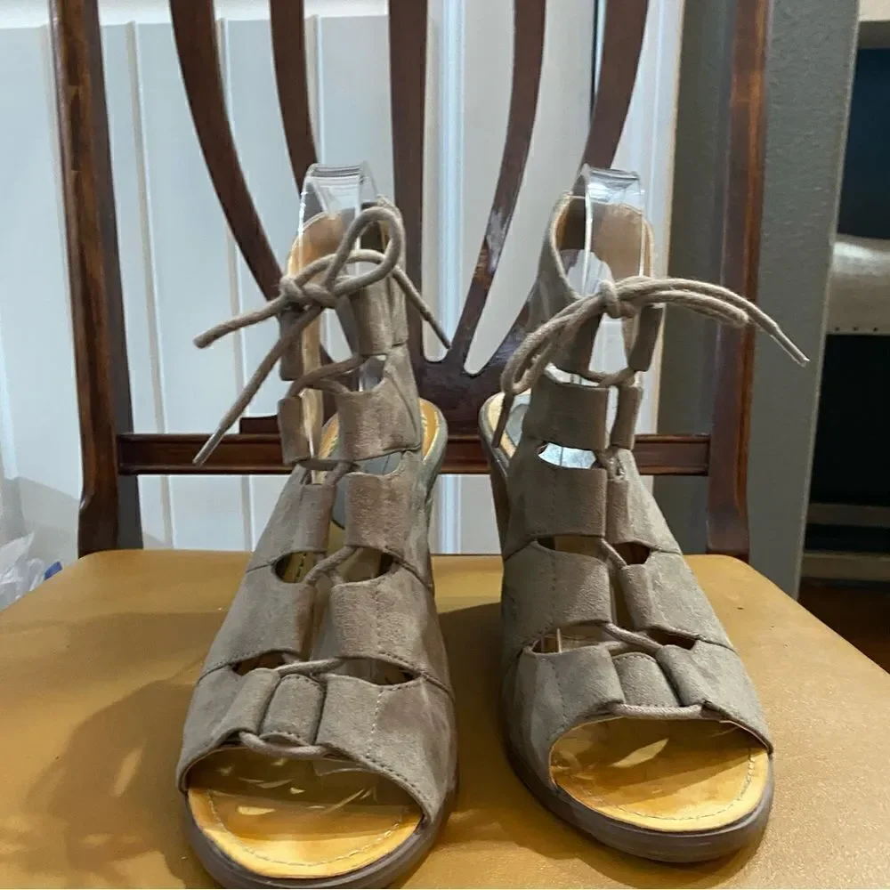 Melrose and Market Calista Fab Wedge Sandal Taupe Lace-up